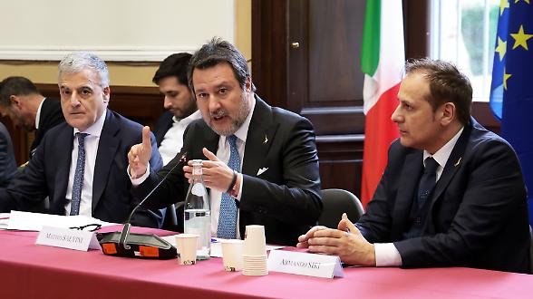 Carburanti, il Governo annuncia l'intervento: taglio delle accise e controlli antispeculazione