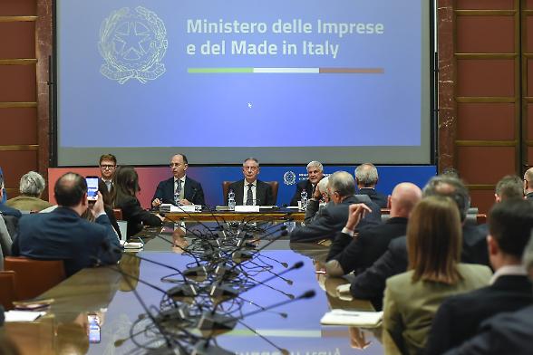La battaglia della rappresentanza: imprese e sindacati contro i contratti pirata