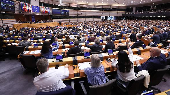 Gli Usa intimano a Bruxelles di approvare l'accordo sui dazi