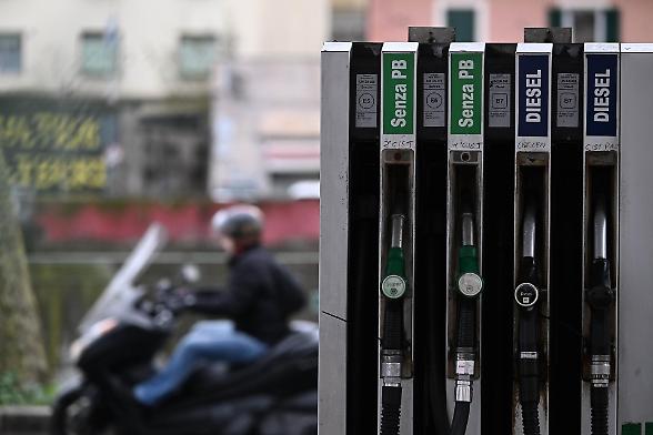 I prezzi di benzina e diesel salgono. Piccoli distributori schiacciati dai Big