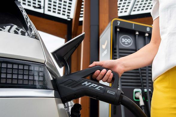 Flotte aziendali, cresce l'elettrico. Il nodo resta la rete