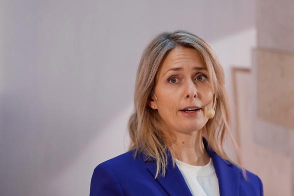 H&M, l&rsquo;utile cresce ma le vendite calano: il titolo crolla