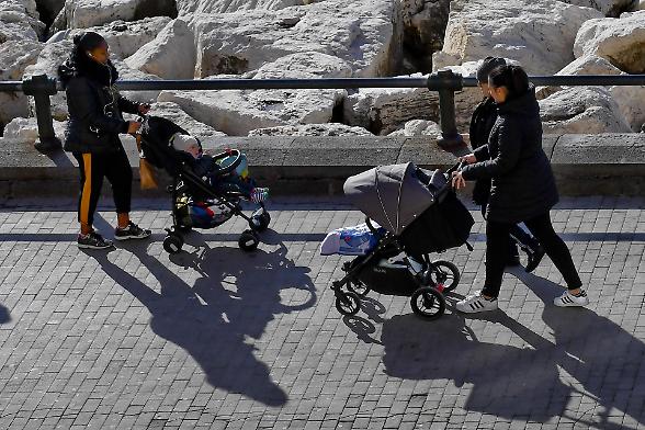 Calano le nascite, ma popolazione stabile grazie ai cittadini stranieri