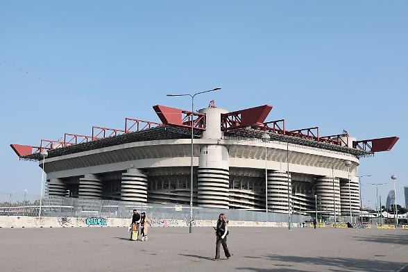 San Siro, perquisizioni e nove indagati. &laquo;Inter e Milan favoriti dal Comune&raquo;