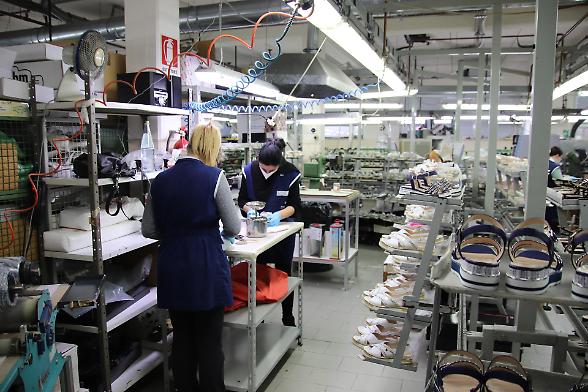Rallenta il passo delle scarpe italiane ma regge l'export
