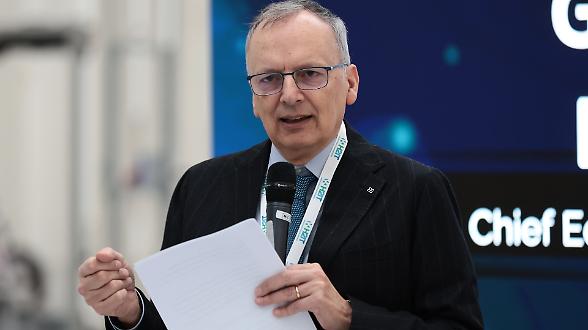 De Felice (Intesa): &laquo;Se la Bce aumenter&agrave; i tassi, l'effetto si vedr&agrave; sulla crescita del '27&raquo;