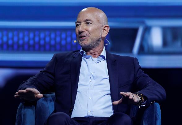 Amazon sfida Starlink e punta Globalstar. Ma il nodo Apple complica l&rsquo;operazione