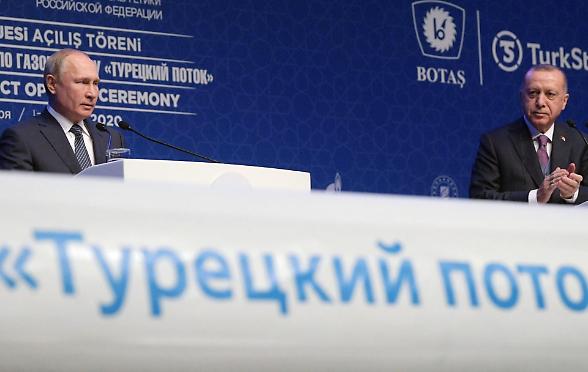 Crisi energetica, l'Ue aumenta l'import di gas dalla Russia