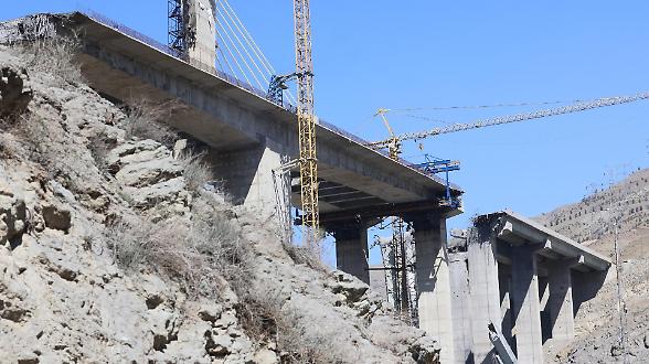 Teheran abbatte un caccia americano. Colpito anche l'elicottero impegnato nella ricerca dei due piloti dispersi