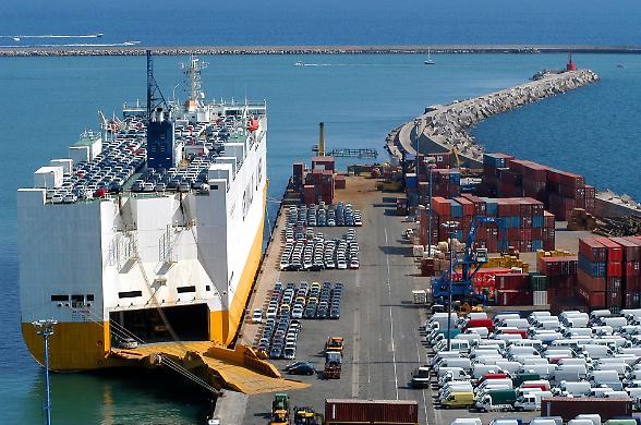 Golfo in guerra, per l&rsquo;auto europea nuova ondata di costi nel 2026