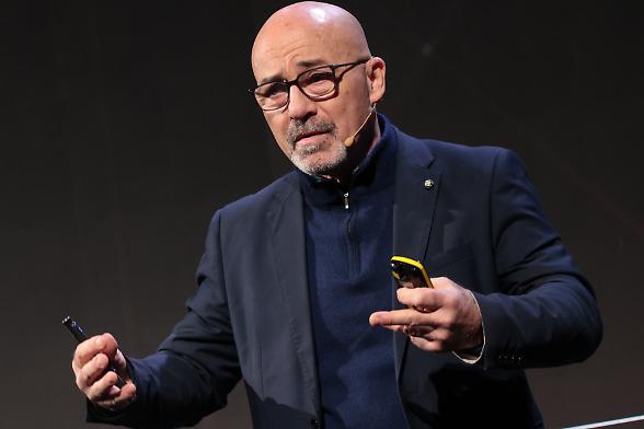 Leonardo affonda in Borsa (-8%) dopo l&rsquo;uscita di Cingolani. Mercato perplesso