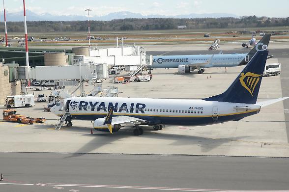 Cieli ancora regolari negli scali italiani. Ma le scorte di jet fuel sono al lumicino