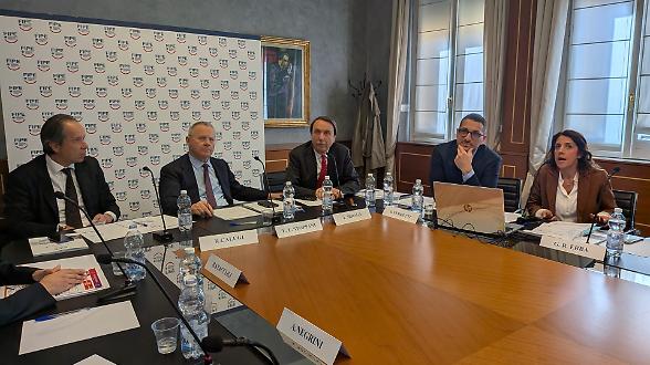 Fipe, ristorazione a quota 100 miliardi. Diminuiscono imprese e lavoratori