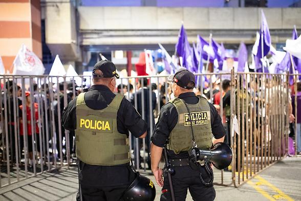 Per&ugrave; al voto sulla scia di violenza e politica corrotta