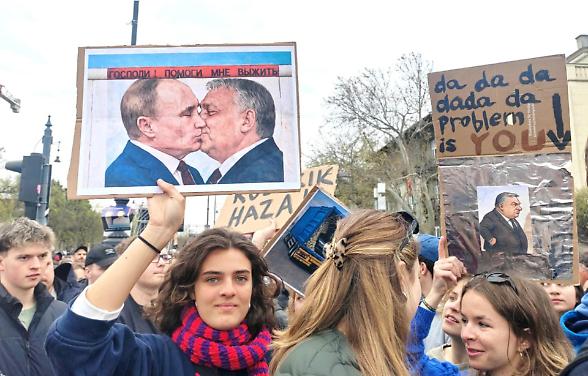 Nelle piazze di Budapest ultima sfida prima del voto