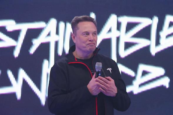 Tesla ottiene il via libera del Full Self-Driving supervisionato. Ma &egrave; davvero guida autonoma?