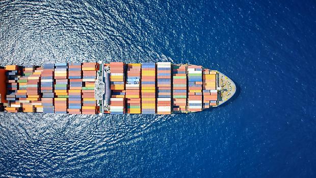 Le esportazioni della Cina aumentano nonostante dazi e tensioni globali