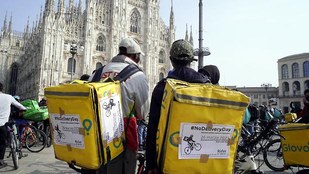 I rider schiacciati in un business che ignora il costo del lavoro
