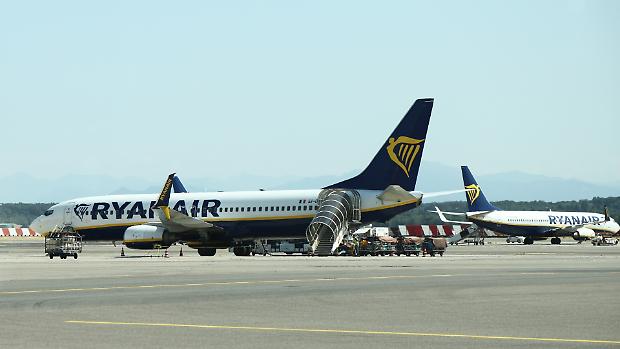 Carburanti per aerei, prime restrizioni. &laquo;Rischi pi&ugrave; seri arriveranno a maggio&raquo;