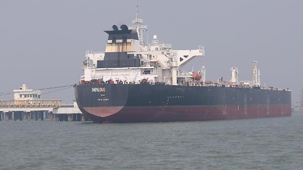 Ft: Roma e Parigi cercano l'intesa con Teheran per il transito a Hormuz. Ma Palazzo Chigi smentisce