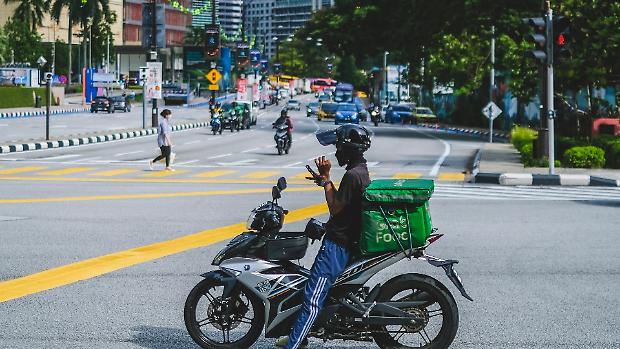 Il dilemma dei rider, aumentare la paga minima per consegna non basta