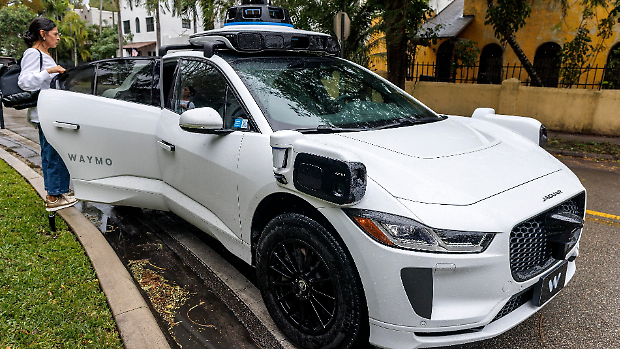 Robotaxi, corsa mondiale tra piattaforme e algoritmi. L&rsquo;automobile diventa solo un anello della catena