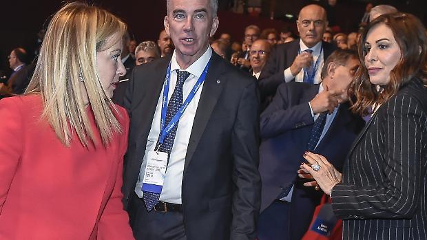 Si dimettono Delmastro e Bartolozzi. E Meloni vuole fuori anche Santanch&eacute;