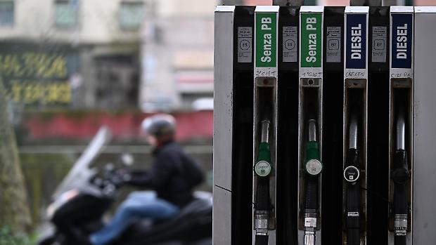 I prezzi di benzina e diesel salgono. Piccoli distributori schiacciati dai Big