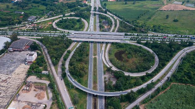 Gli effetti della guerra. In Asia manca l&rsquo;energia, torna lo smart working