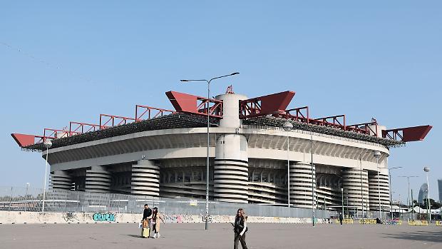 San Siro, perquisizioni e nove indagati. &laquo;Inter e Milan favoriti dal Comune&raquo;