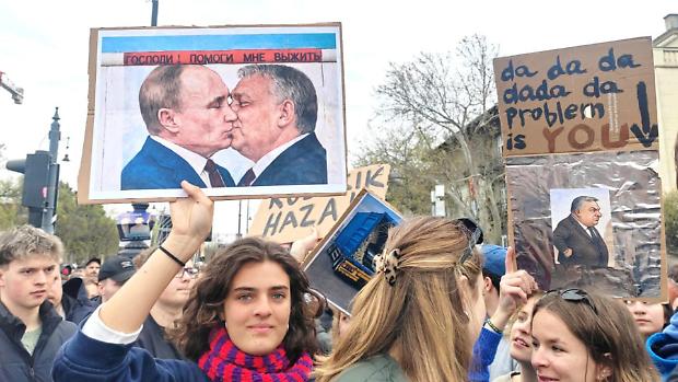 Nelle piazze di Budapest ultima sfida prima del voto