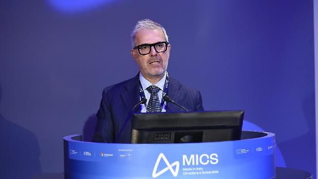 &laquo;Industria malata di nanismo e sussidi, ma ha i dati e pu&ograve; vincere la sfida Ai&raquo;