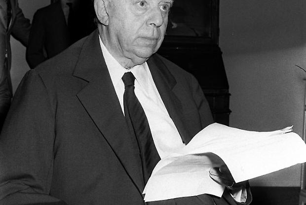 Eugenio Montale e le sue profezie nei toni del grigio sul nostro tempo