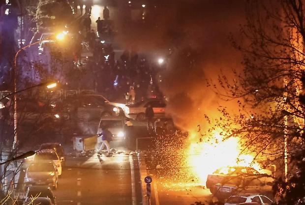 Teheran agli sgoccioli, tra proteste e un imminente attacco Usa. La tensione si allarga alla regione