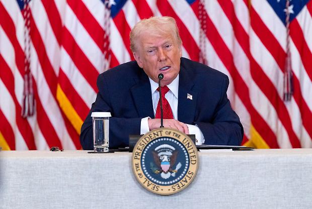 Trump punisce l&rsquo;Europa ma non l&rsquo;Italia. &laquo;Dazi a chi ha inviato soldati in Groenlandia&raquo;