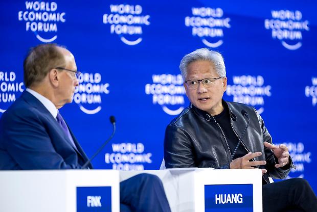 L&rsquo;Ai passa da Davos. Nvidia sorvola sulla bolla e rilancia la robotica per l&rsquo;Ue