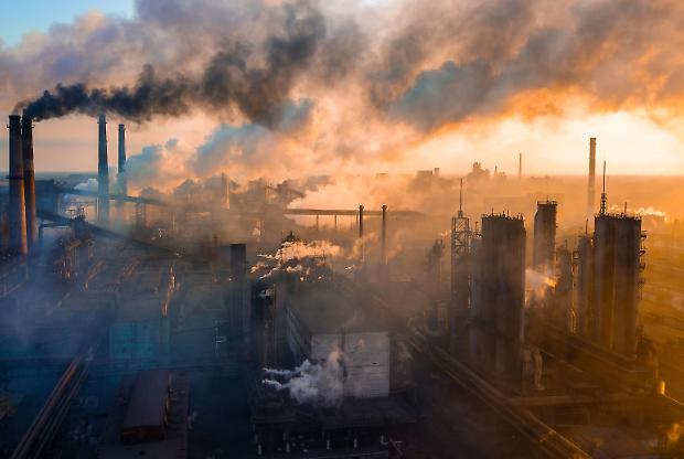 Carbonio, quanto ci costi. Gettito fiscale triplicato nel giro di sei anni. E da gennaio tassati anche i grandi importatori