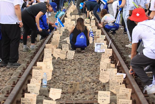 &laquo;Seeing Auschwitz&raquo;: fotografie dall'orrore per non recidere il filo della memoria