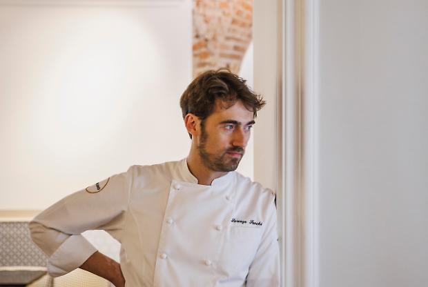 L&rsquo;identit&agrave; secondo Lorenzo Sacchi, tra Spagna, grandi maestri e cucina di squadra