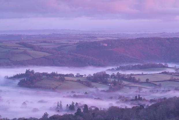 Contesto inglese e dinamiche universali: l&rsquo;orrore come rivoluzione