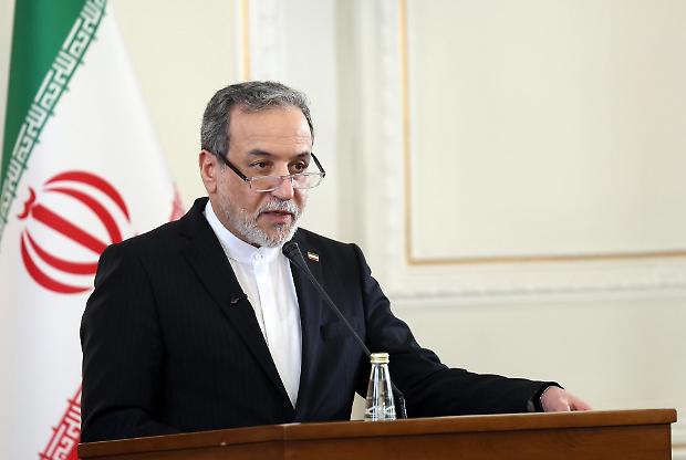 Iran in sospeso. Trump minaccia: &laquo;Il tempo stringe, serve accordo sul nucleare&raquo;. Teheran si barrica