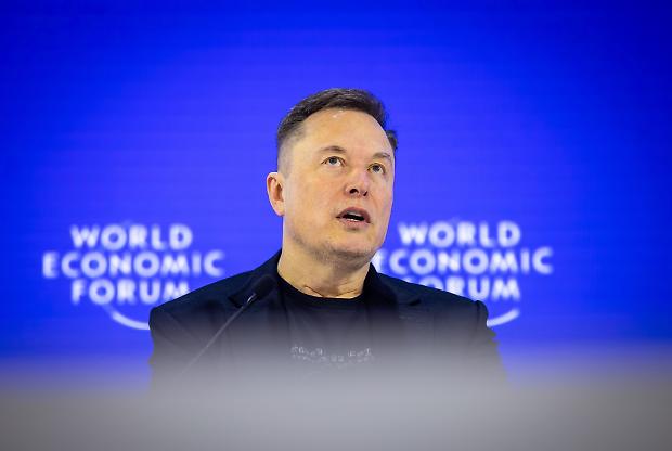 Musk fonde SpaceX e xAi, operazione da 1,25 trilioni. Ipo in vista