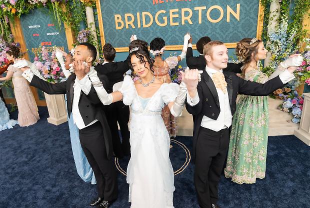 Bridgerton, altro che cancel culture. La diversit&agrave; che ha reso pop il regno&nbsp;di Giorgio III si chiama creativit&agrave;