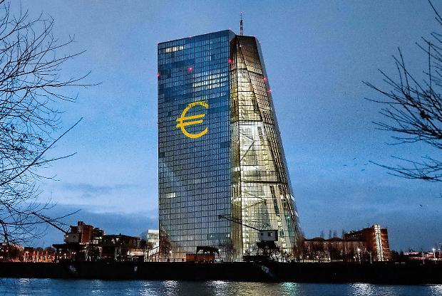 Euro digitale, lo scontro politico ritarda la svolta chiesta dalla Bce