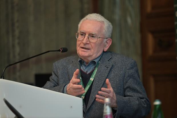 L&rsquo;identit&agrave; &egrave; una finzione che scarta e conserva, separa e purifica.