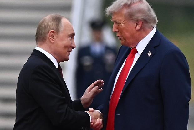 Usa, Mosca tenta il riavvicinamento. Tra le proposte il ritorno al dollaro