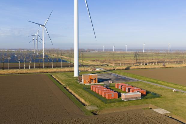 Enel, shopping negli Usa di impianti eolici e solari