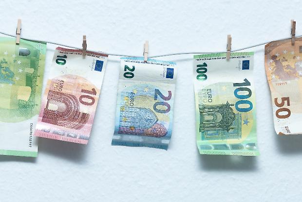 Riciclaggio in Italia. Vale almeno 40 miliardi e coinvolge oltre 100 mila aziende