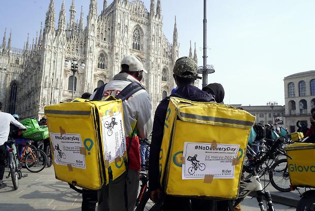 I rider schiacciati in un business che ignora il costo del lavoro