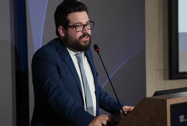 Tutto il sistema, fino alle imprese, ha smarrito la forza di formare leadership. Non c&rsquo;&egrave; pi&ugrave; visione, n&eacute; cultura condivisa, solo gestioni che amministrano il passato. Cos&igrave; il vuoto alimenta populismi 